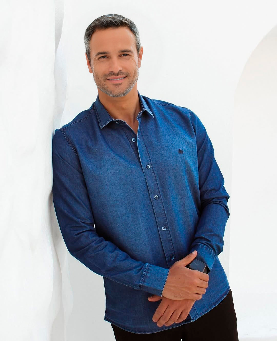 KIT: CAMISA CONFORT ELEGANCE + CAMISA JEANS CASUAL (BRINDE)
